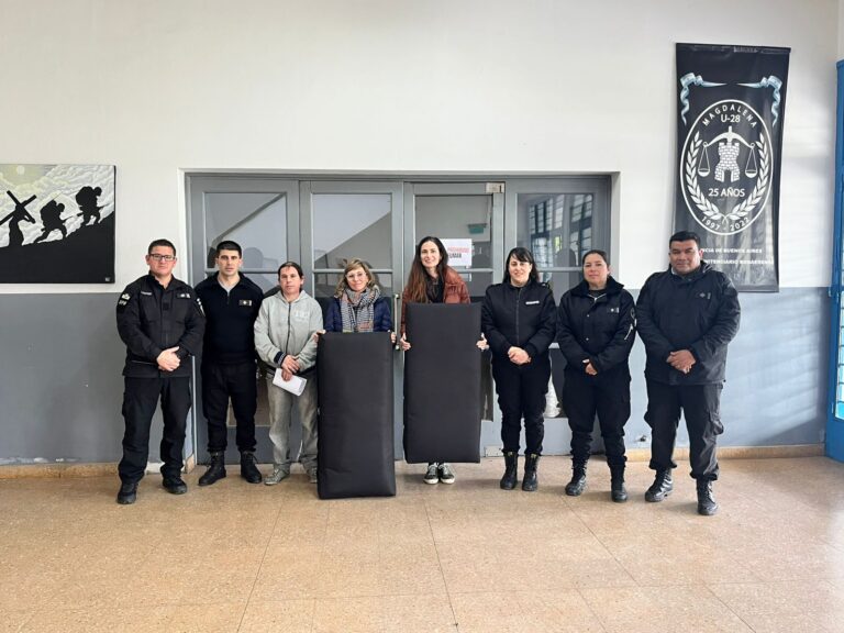 Desde una cárcel de Magdalena elaboraron almohadones impermeables para una escuela