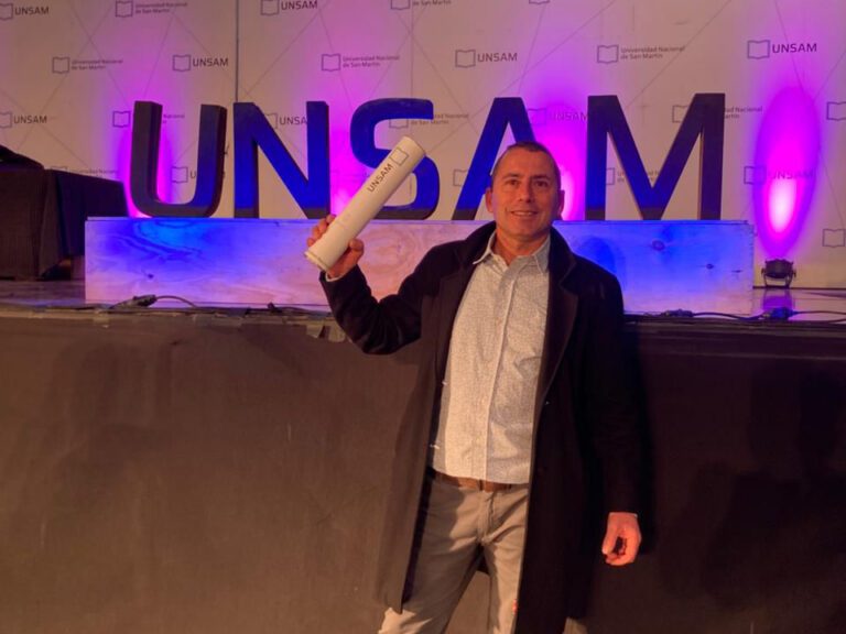 Un agente penitenciario se recibió de Licenciado en Trabajo Social en el CUSAM