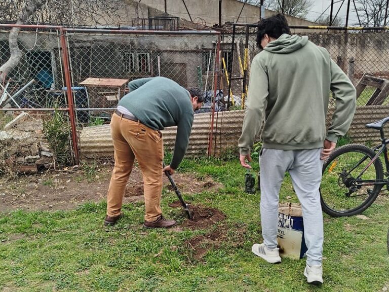 El Instituto La Salle convocó a la Unidad 19 de Saavedra para celebrar el Día del Árbol.
