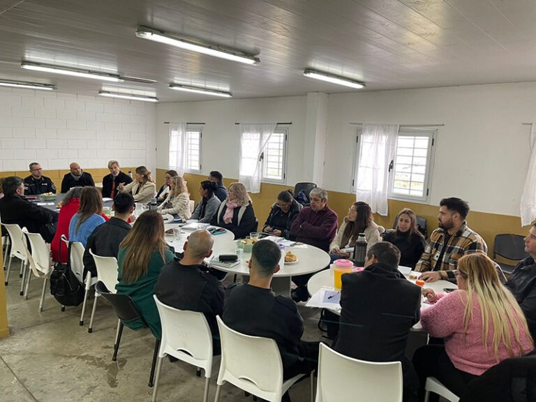 Mesa educativa de trabajo intersectorial en la Unidad 59