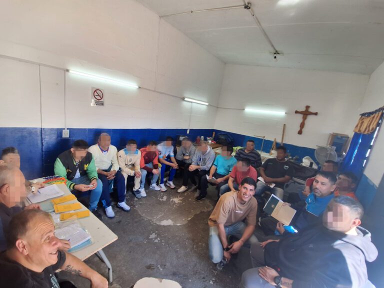 Continúan las reuniones de NA para las personas privadas de la libertad de la Unidad 40