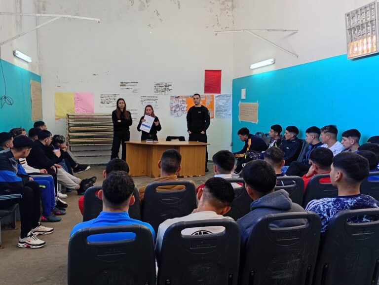 Personal del Registro de Las Personas brindó asesoramiento en la Unidad 1