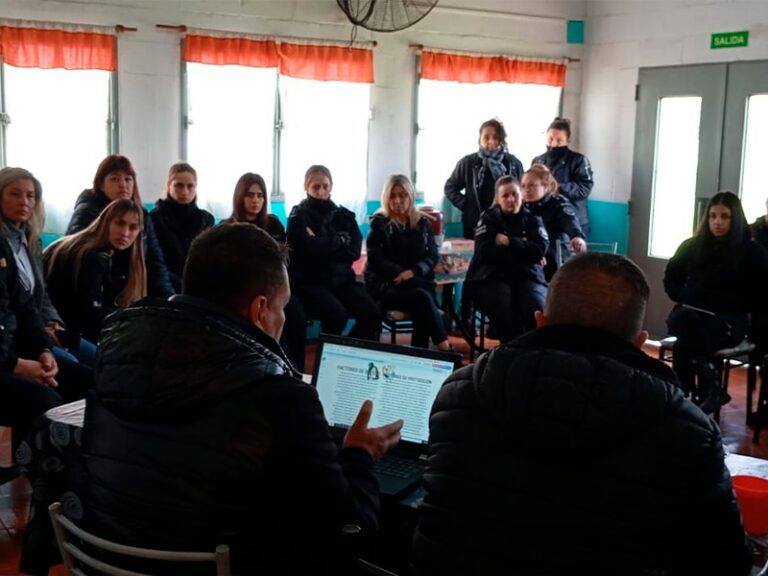 Charla sobre consumos problemáticos y prevención del suicidio en la Alcaidía Penitenciaria Batán