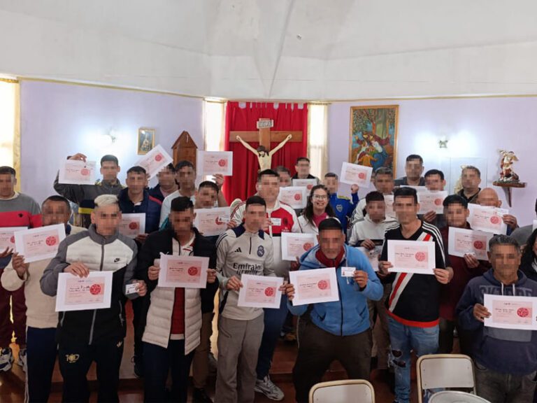 Unidad 13: Entregaron certificados del cursos de manipulación de alimentos