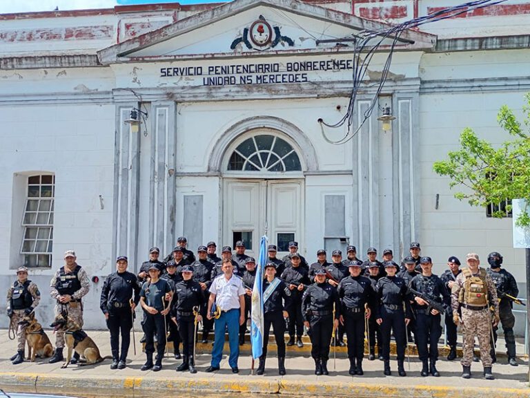 La Unidad 5 se sumó al desfile por los 200 años de la Catedral de Mercedes