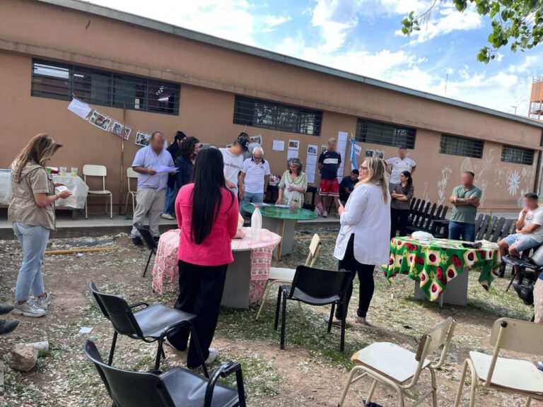 Entrega de diplomas del taller de marroquinería y reparación de calzado en la Unidad 47
