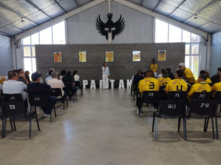 Integrantes de Correo Urbano visitaron el programa de Espartanos en la Unidad 48