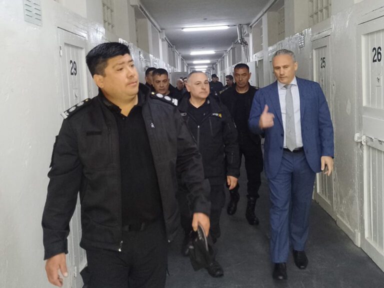 Bahía Blanca: firman protocolo para solucionar la superpoblación de detenidos en comisarías