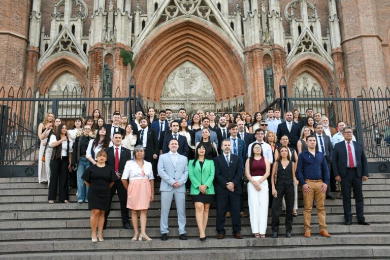 Ceremonia de colación de penitenciarios que egresaron de la UCALP como licenciados en Seguridad