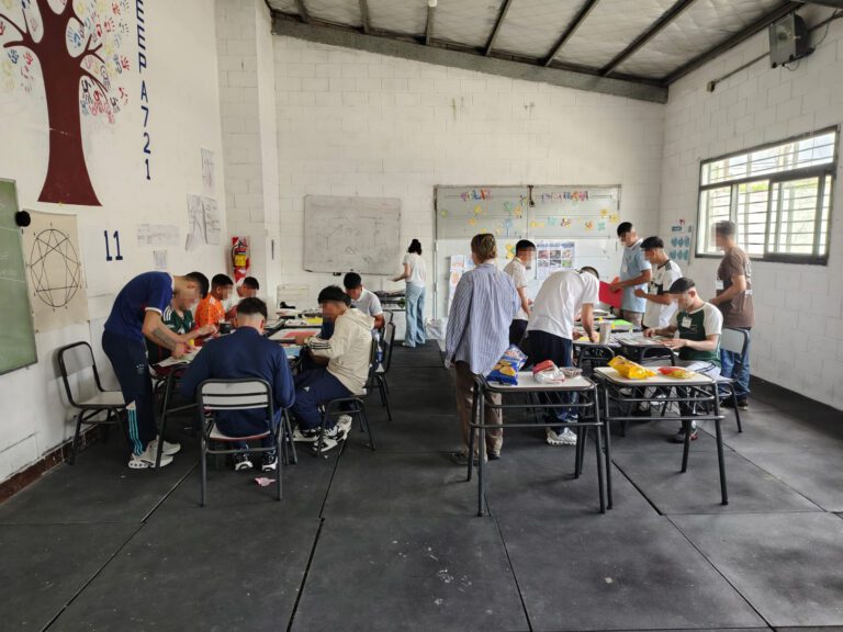 Taller de autoconocimiento y expresión creativa en la Unidad 47 San Martín
