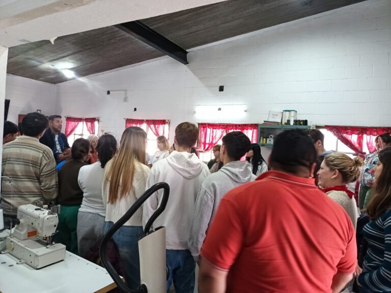 Estudiantes de la Universidad Kennedy realizaron una visita académica a la Unidad 47