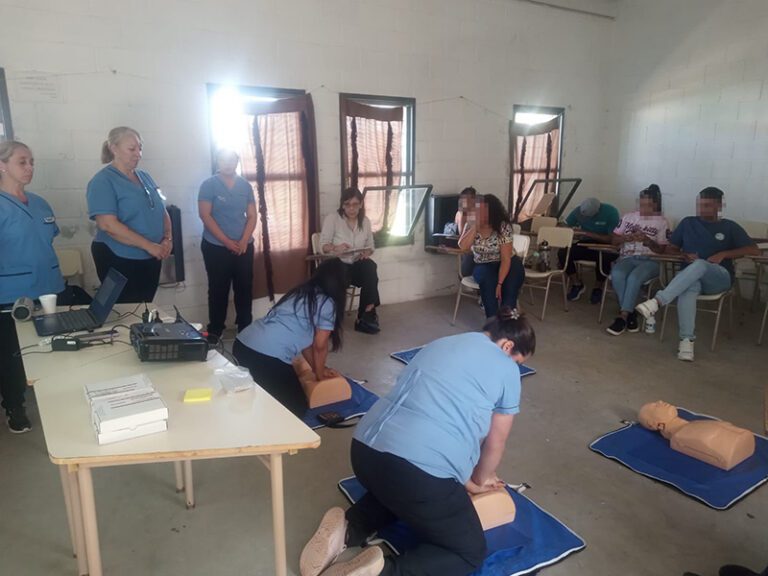 Capacitación en primeros auxilios en el CUSAM de la Unidad 48