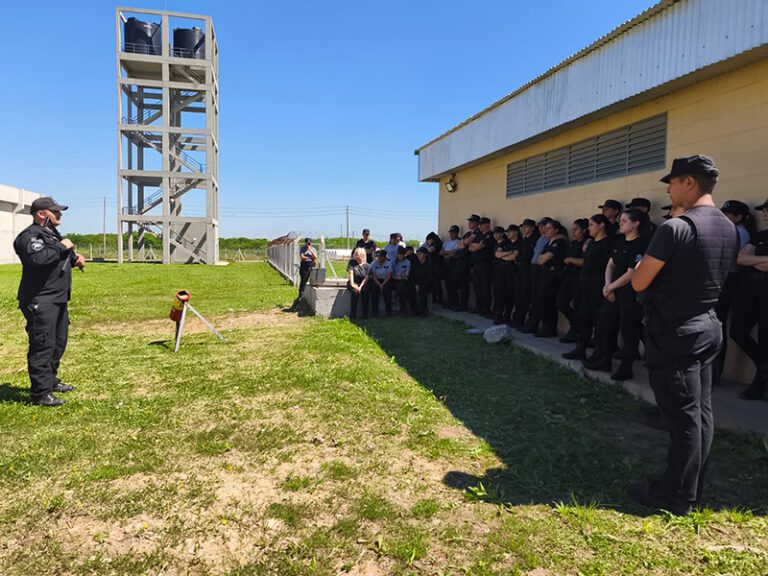 Ciclo de capacitaciones en seguridad penitenciaria para el personal de la Unidad 60