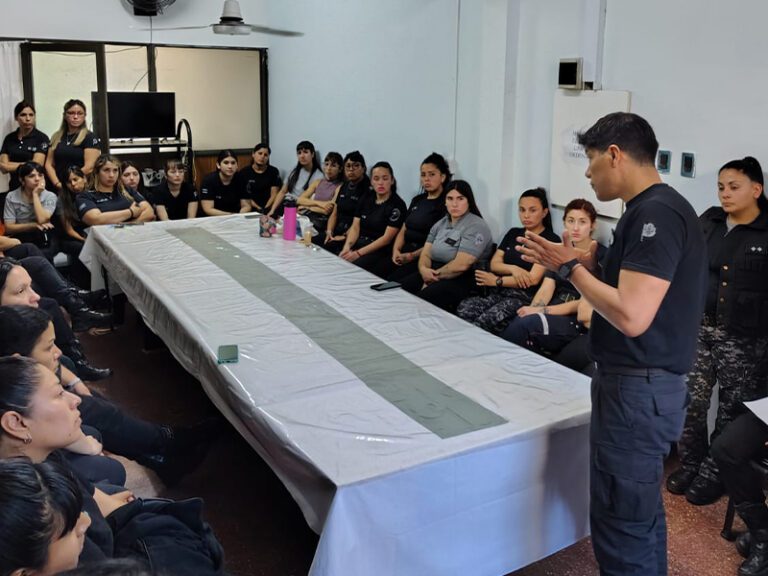 Capacitación sobre el protocolo de prevención del riesgo suicida en la Unidad 8