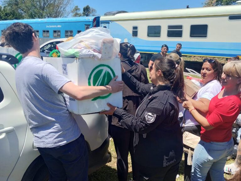 Agentes del SPB participaron del recibimiento del Tren Solidario en Urdampilleta