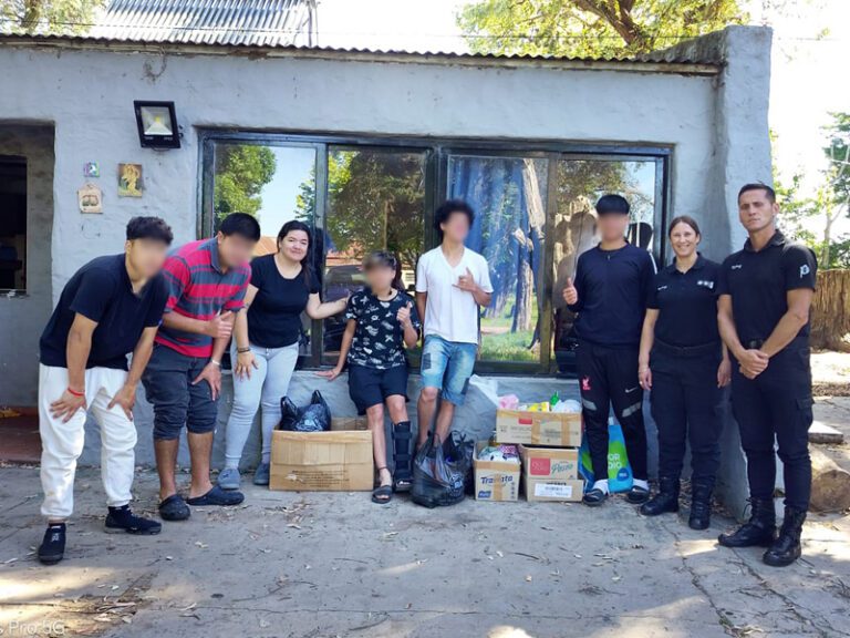 Se entregaron los alimentos recaudados en la maratón “El SPB corre” a un hogar del Padre Cajade