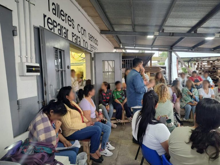 Estudiantes de la UNSO visitaron talleres de la Unidad 47