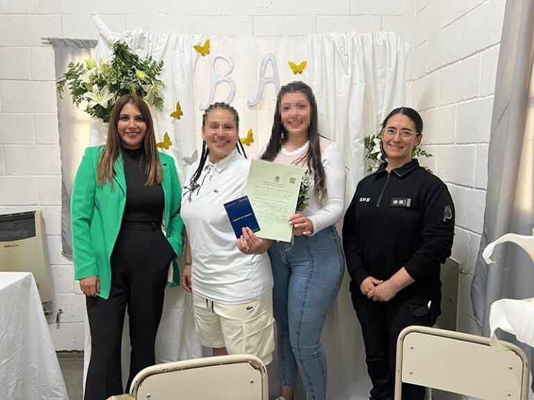 Documentación civil y casamiento en la Unidad 52