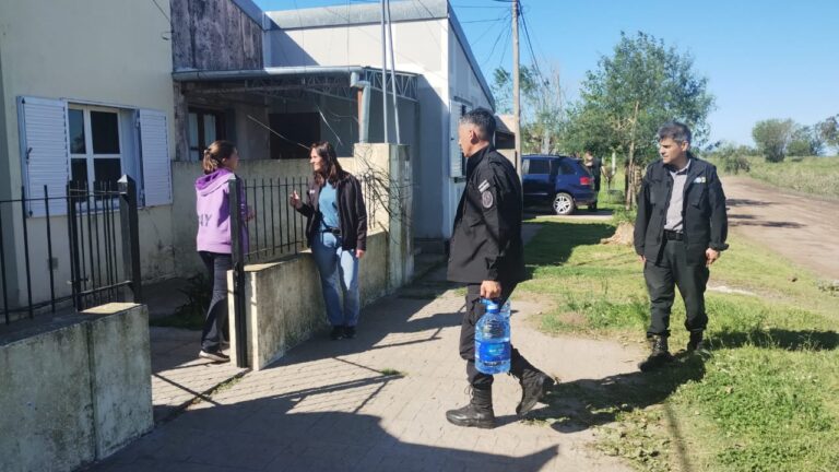 Agentes penitenciarios de Urdampilleta colaboraron con los vecinos afectados por el temporal