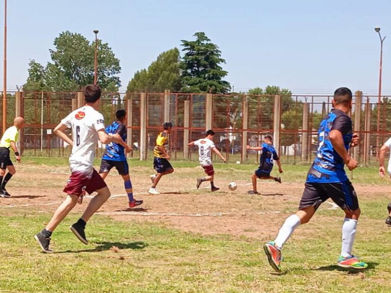 Encuentro deportivo en la Unidad 13 de Junín: integración y recreación para jóvenes adultos
