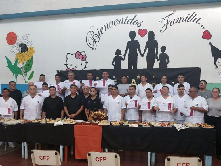 Capacitación en oficios gastronómicos en la Unidad  3