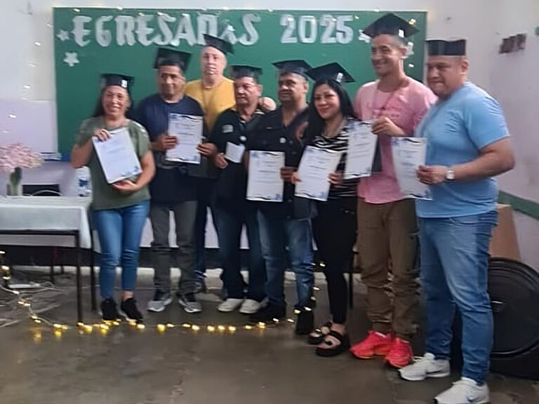 Internos de la Unidad 5 finalizaron la Tecnicatura en Administración PyME