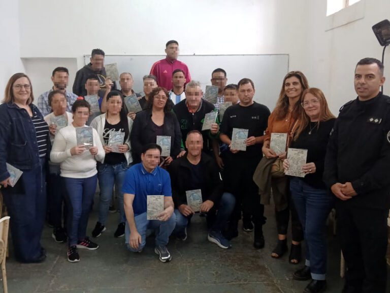 Unidad 5: presentaron un libro escrito y editado por los internos