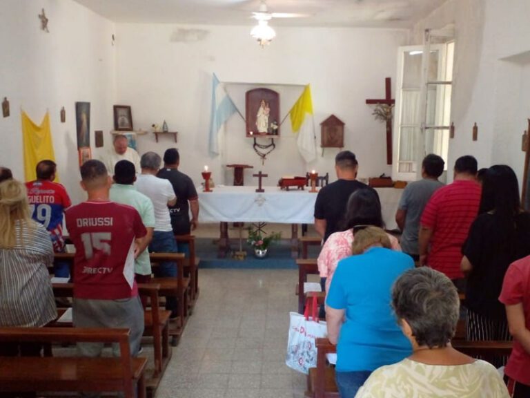 Misa navideña en la Unidad 11