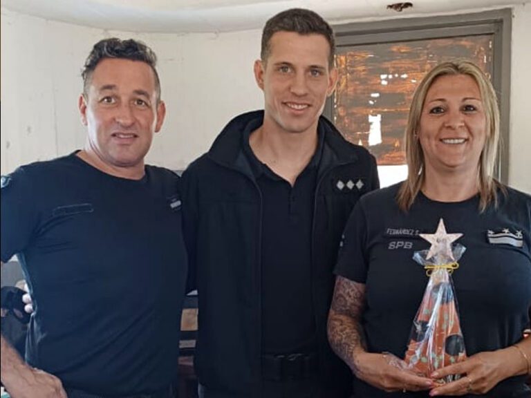 Decoración navideña para las dependencias de la Unidad 13