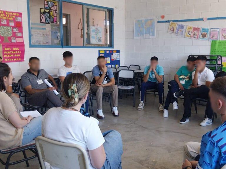 Finalización de un taller de autoconocimiento y expresión creativa en la Unidad 47