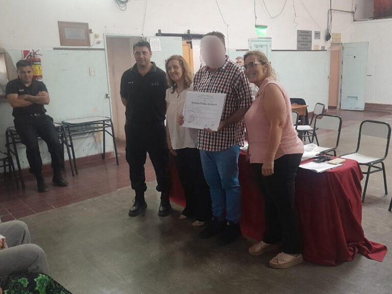 Entrega de certificados y cierre del Taller de Alfabetización Jurídica en la Unidad 4