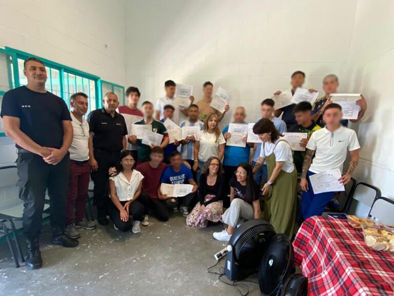 Entrega de diplomas del curso de instalador de equipos de GNC en la Unidad 47