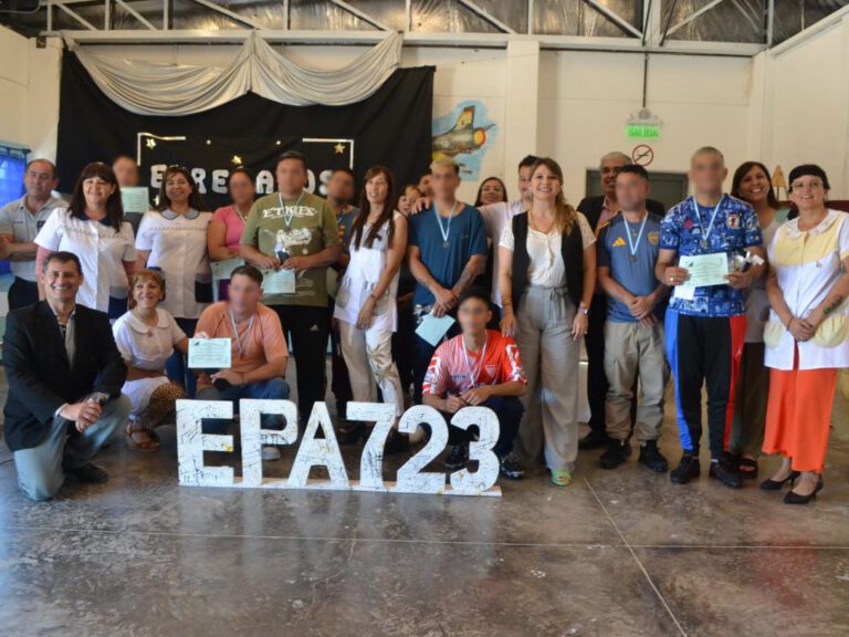 Personas privadas de la libertad egresaron de la escuela primaria de la Unidad 60