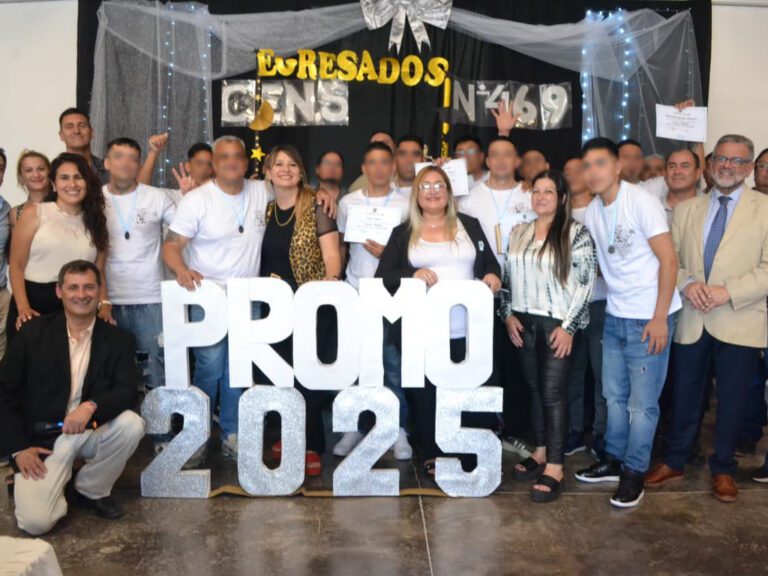 Acto de Colación de los estudiantes del CENS Nº 469 en la Unidad 60