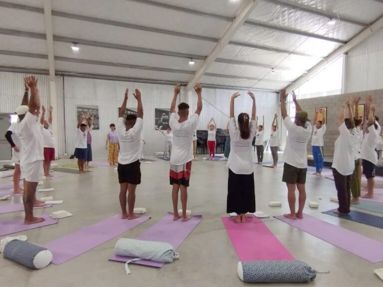 Acto de entrega de diplomas del profesorado de yoga en la Unidad 48 San Martín