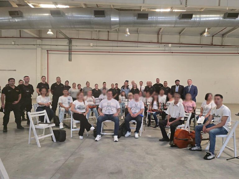 Autoridades y personas privadas de libertad participaron del acto de cesión del predio de Espartanos Rugby Club