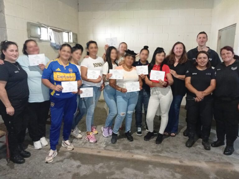 Mujeres privadas de libertad de la Unidad 54 se capacitaron en confección de bolsos