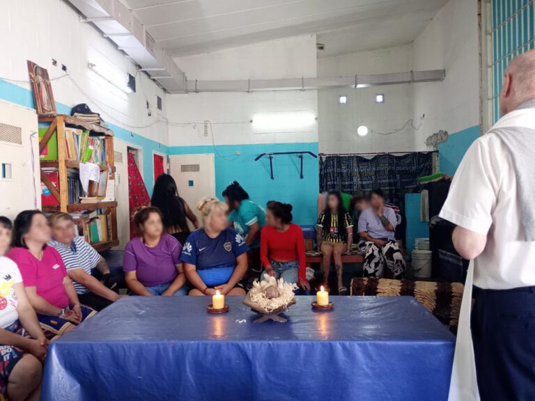 Visita religiosa y celebración navideña en las Unidades 47 y 48 de San Martín