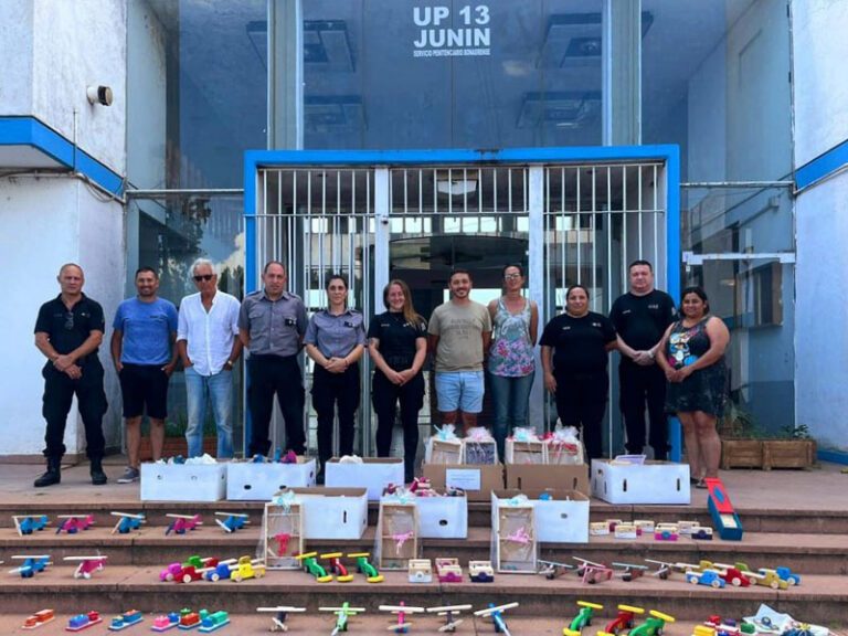 En dos establecimientos penitenciarios de Junín confeccionaron más de 300 juguetes para una red de merenderos