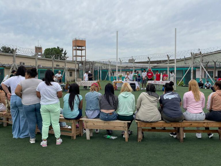 Personas privadas de la libertad junto a la Fundación Espartanos rezaron el Santo Rosario en la Unidad 47