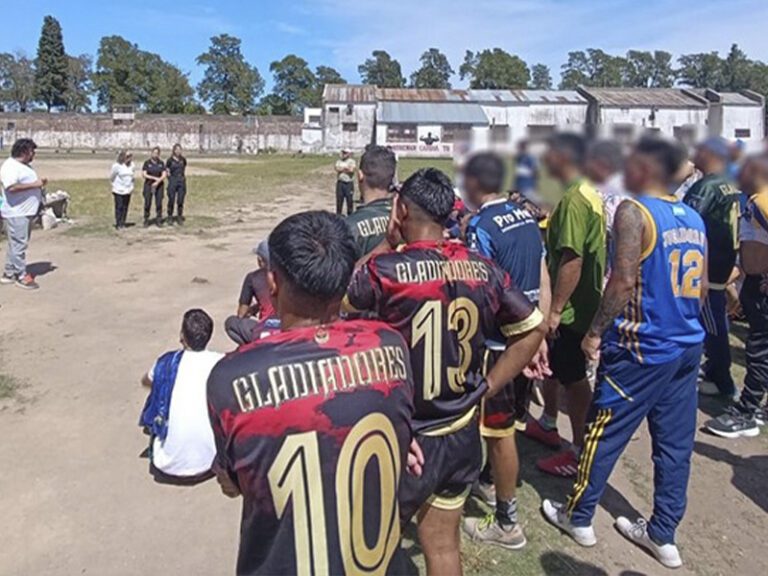 Torneo de fútbol en la Unidad 2