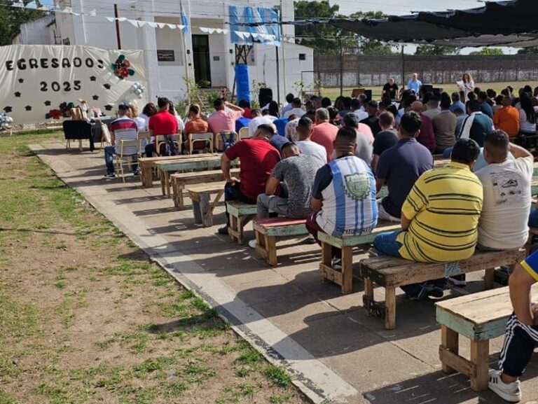 Fin de curso, egreso y despedida de docentes en el Secundario de la Unidad 2