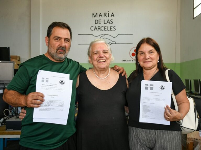 Unidad 9:  entrega de computadoras reparadas para nueve entidades educativas