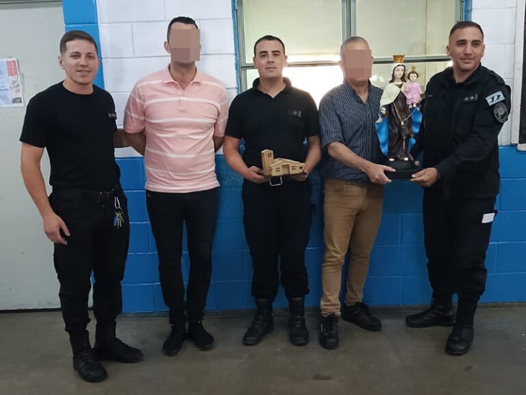 Restauraron y reentronizaron la imagen de la Virgen del Carmen en la Unidad  38