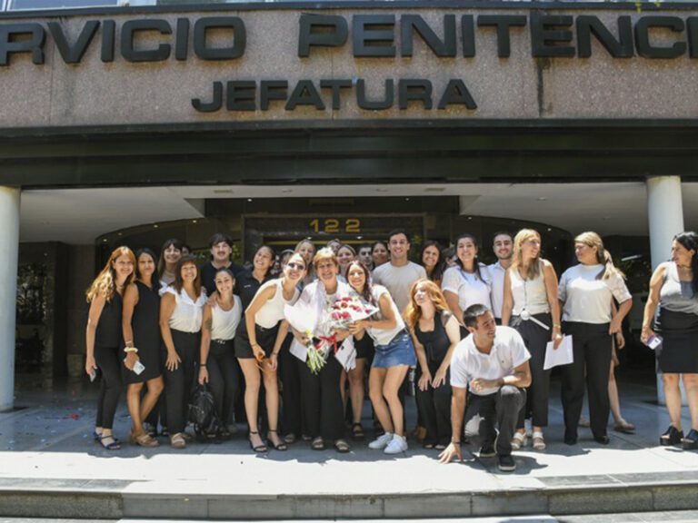 Emotivo retiro de una oficial de la Dirección de Evaluación y Desarrollo del personal penitenciario