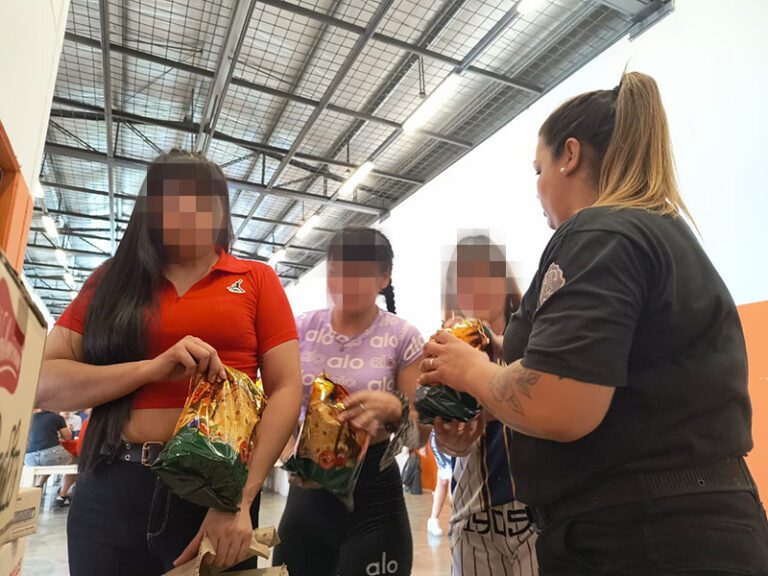 Privadas de la libertad de la Unidad 60 recibieron regalos para las celebraciones de fin de año