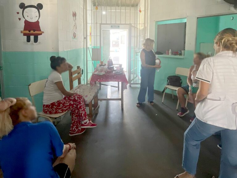 Charla sobre promoción y sensibilización en Derechos Humanos para privadas de la libertad de la Unidad 54