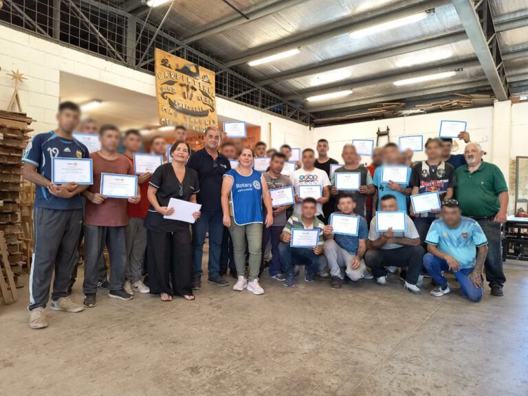 Entrega de certificados del Rotary Club al trabajo solidario de privados de la libertad de la Unidad 60
