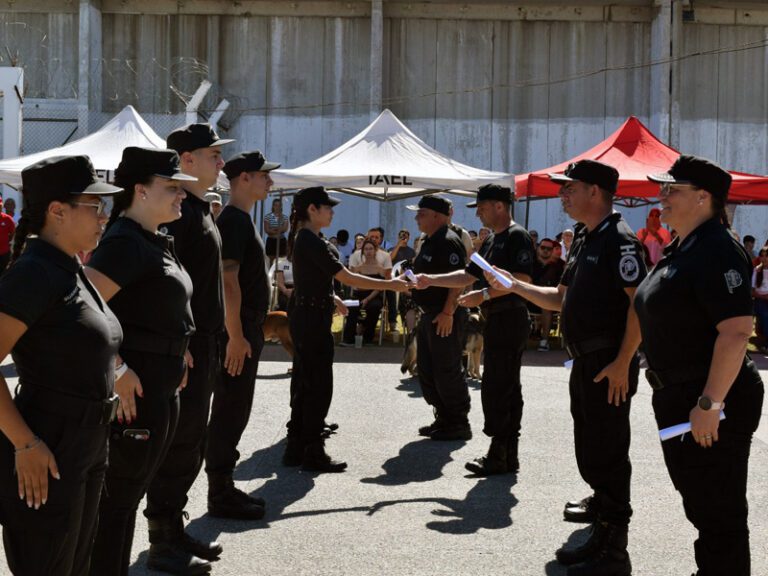 Emotiva entrega de jerarquías al personal ascendido en el Complejo Campana