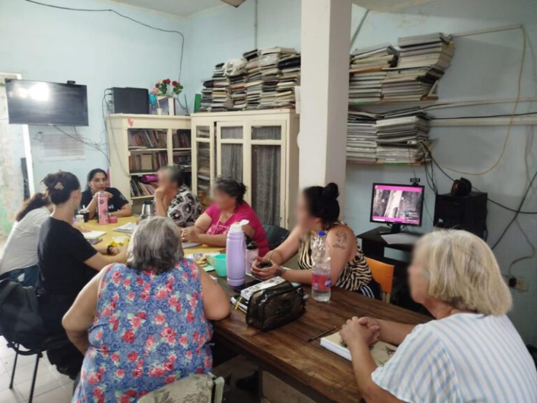 Continúa con éxito el taller “Escribir-nos” en la Unidad 8 Los Hornos